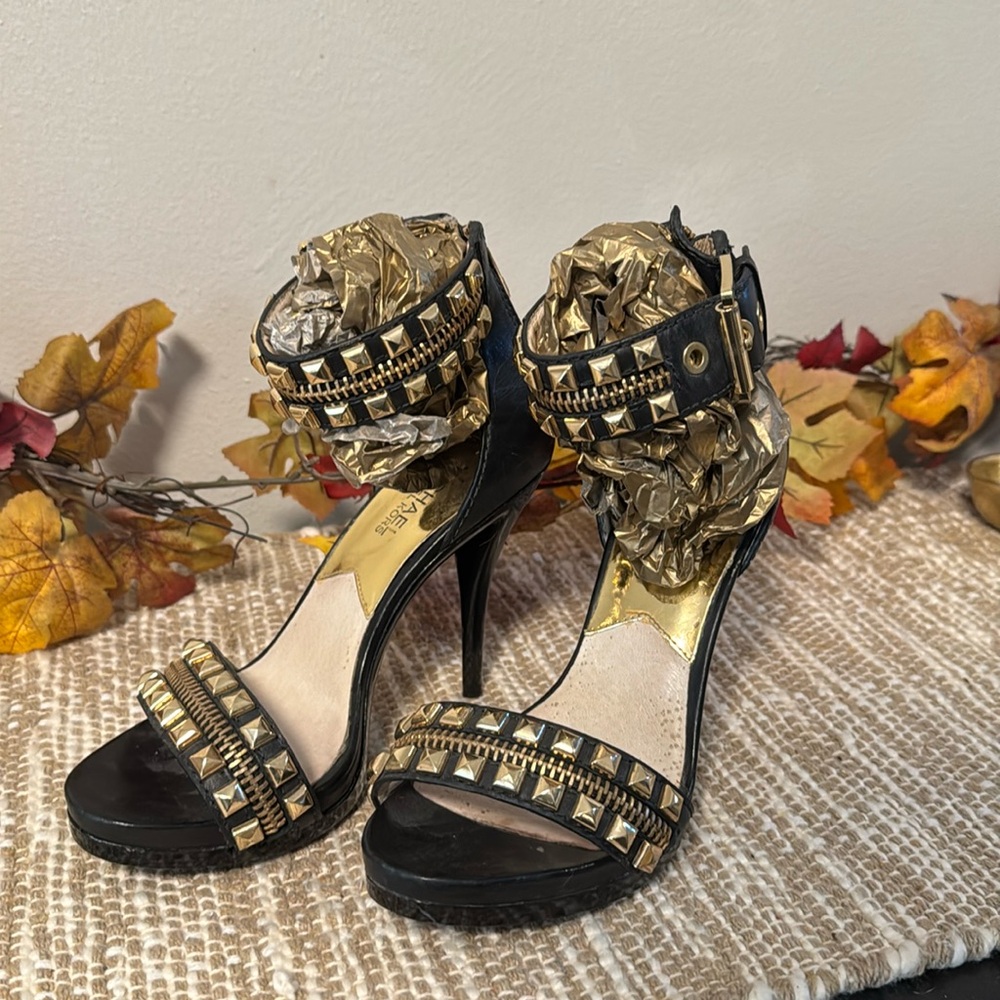 ✨MK STUDDED HEEL✨